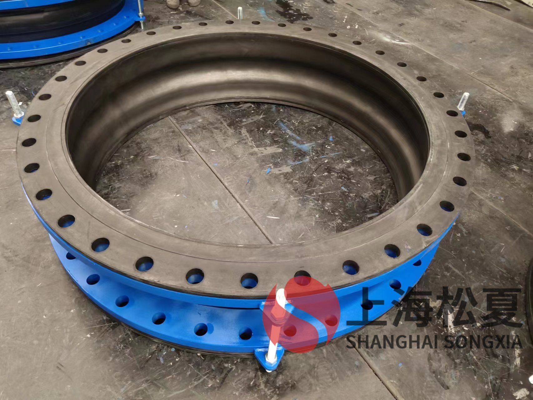 大口徑橡膠膨脹節(jié)的成型及儲存方式